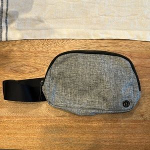 Lululemon Everywhere Belt Bag Black Heathered Grey